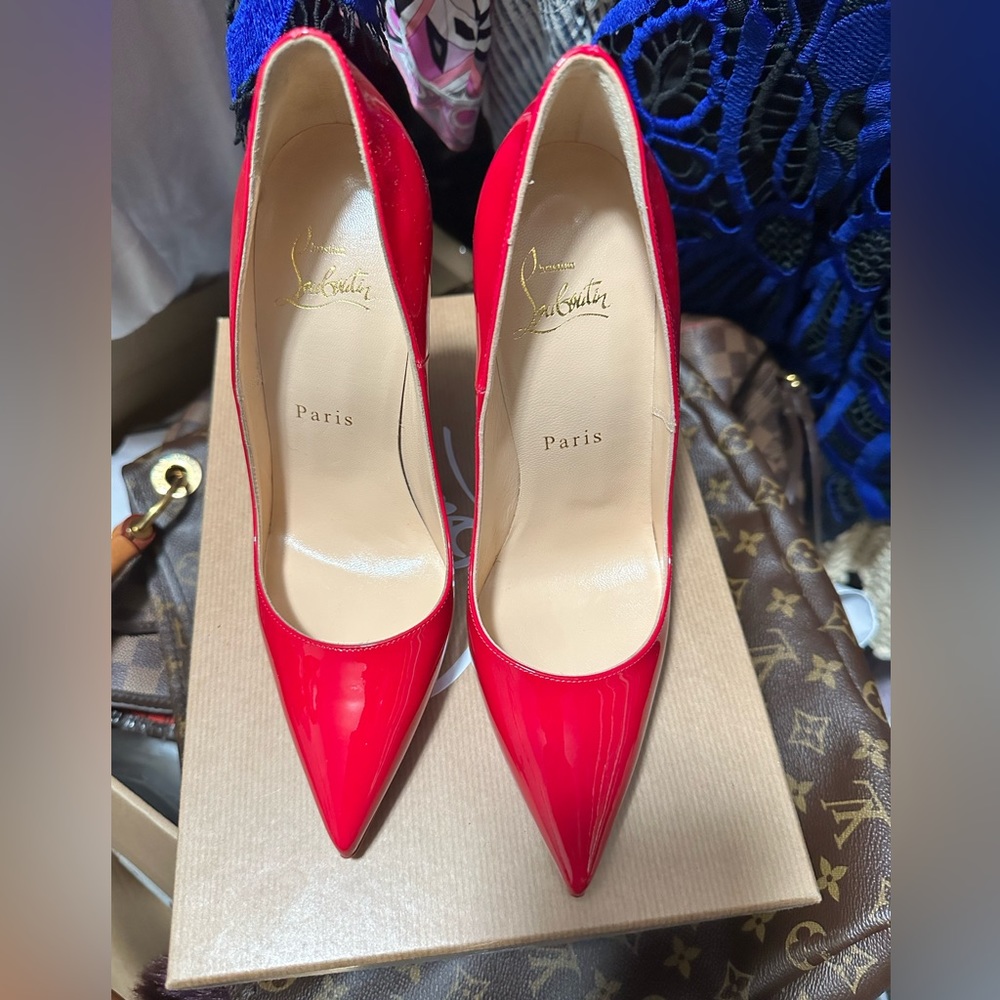 New in box red bottoms never been worn heels